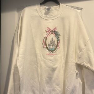 Disney White/cream Holiday Sweatshirt with Castle Design